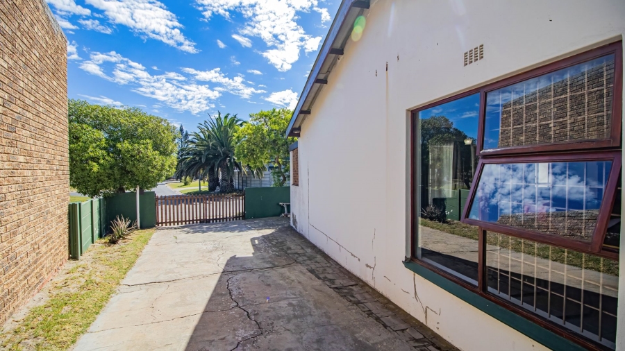 3 Bedroom Property for Sale in Middedorp Western Cape